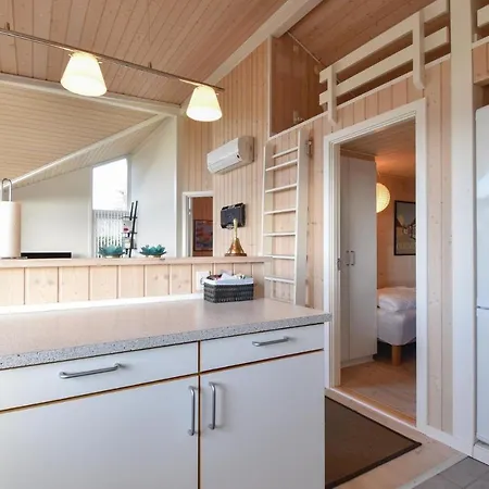 Dom wakacyjny Three-bedroom In